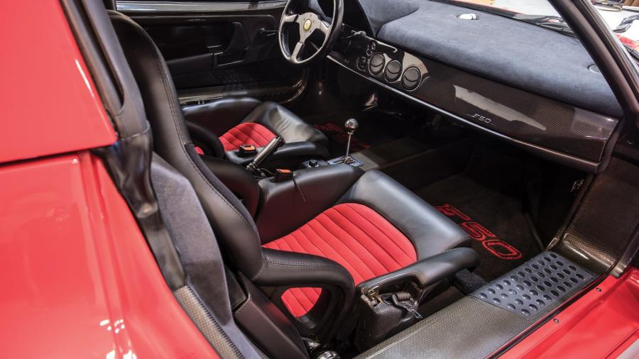 Интерьер Ferrari F50 owned by Mike Tyson 1995 года  (фото 24 из 33)